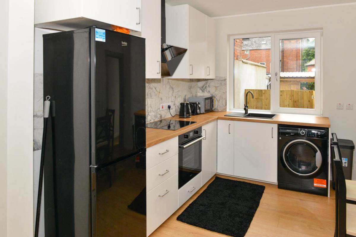 Esterville Apartments 1 And 2 Bedrooms Hot Tub Availability เบลฟาสต์ ภายนอก รูปภาพ