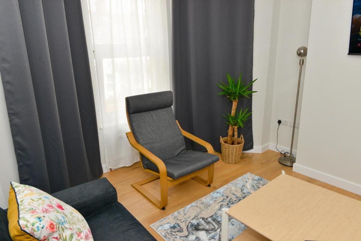 Esterville Apartments 1 And 2 Bedrooms Hot Tub Availability เบลฟาสต์ ภายนอก รูปภาพ