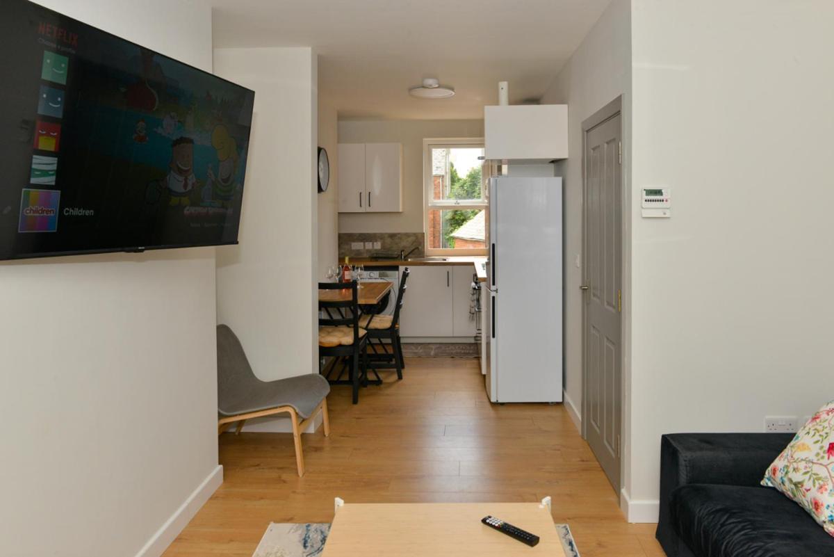 Esterville Apartments 1 And 2 Bedrooms Hot Tub Availability เบลฟาสต์ ภายนอก รูปภาพ